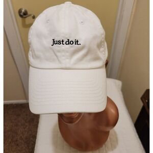 Nike S/M Just Do It Club Cap Strapback Hat White Black Clean Minimalist Scandi